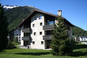 "Chesa Arettas", from outside in summer