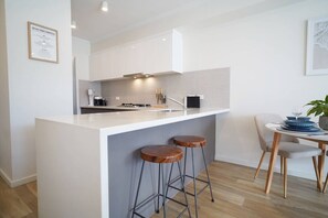 Open plan kitchen/dining