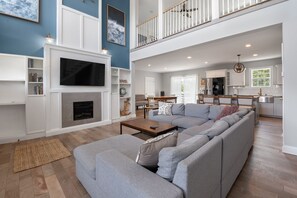 WE16: Spoon Haven | Level 2 Living Area