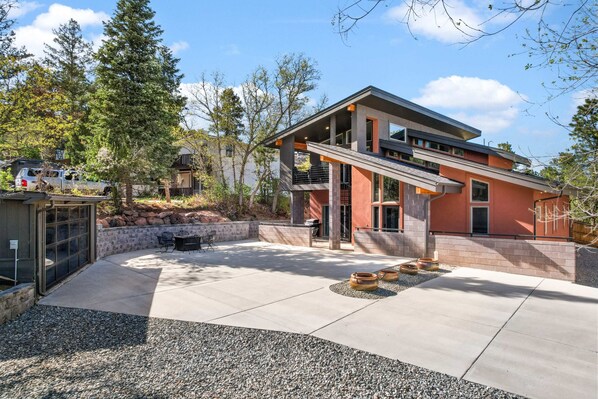 Modern luxury home  on Cheyenne Mountain and near the Broadmoor and zoo.