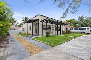 Side View driveway to Guest Home (white fenced)