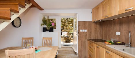 Kitchen/dining area