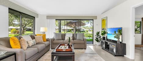 Spend some beautiful moments with friends and loved ones in this comforting living room space. Sink into the 6 seater sofas which sits alongside the wide sliding doors and windows with stunning views off the fountain and waterway.