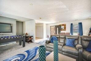 Living Room | Free WiFi | Smart TV | Central A/C & Heating | Foosball Table