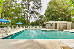 Crown Reef At Port Royal Plantation | Community Pool & Hot Tub