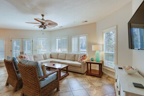 Living Area | Smart TV | DVD Player | Central Heat & A/C