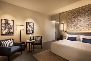 Comfortable Unit with 1 King size bed.