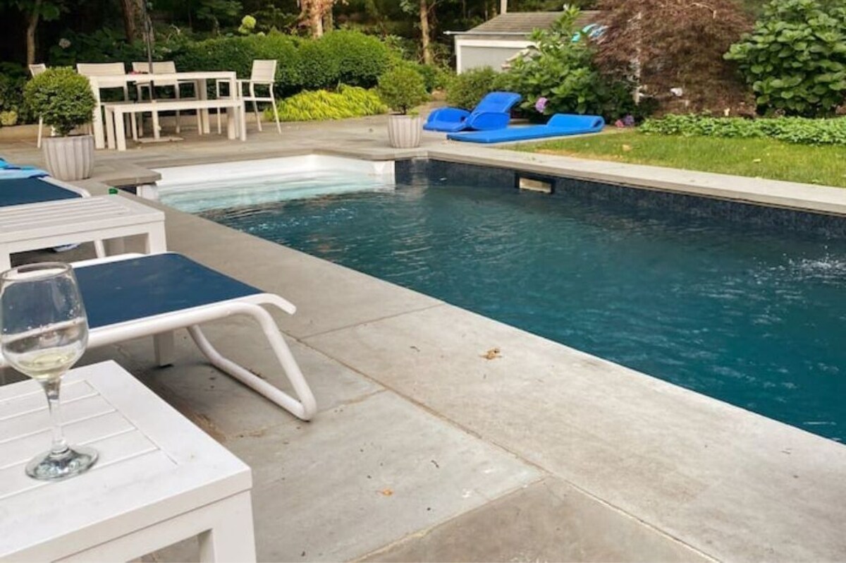 Welcome to your East Hampton Oasis, private 1 acre property.