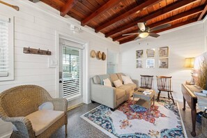 Cozy beach bungalow within a beautiful quiet little community. Live like a local!