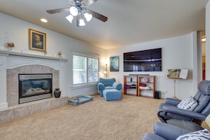 Living Room | Central A/C | Gas Fireplace | Free WiFi