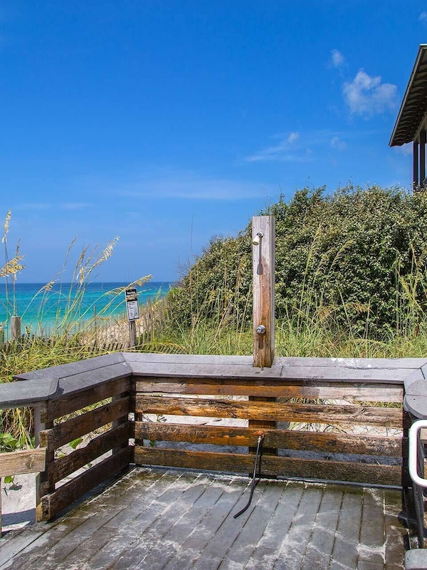 Blue-Mountain-Beach-Outdoor-Shower