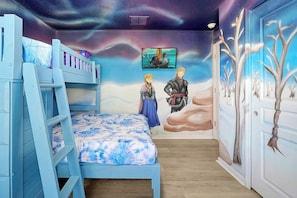 Immerse yourself with Anna and Elsa