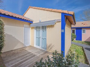 Welcome to your home away from home in the picturesque village of Soustons.