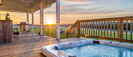 Indulge in pure bliss with mesmerizing sunset views from the hot tub, framed by majestic mountains