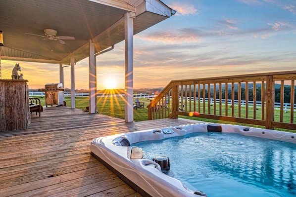 Indulge in pure bliss with mesmerizing sunset views from the hot tub, framed by majestic mountains
