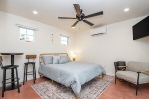 Bedroom - Queen Bed, TV, Seating Areas 