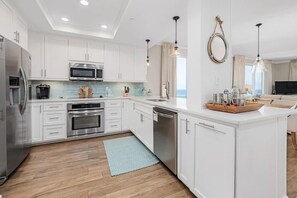 Beautiful kitchen with beautiful views!