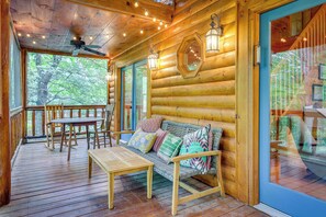 Screened-In Porch