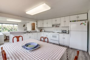 Kitchen | Keyless Entry | In-Unit Laundry