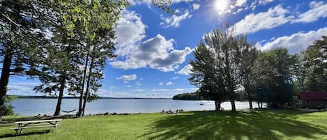 Lakeside cabin rentals Maine