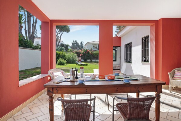 Outdoor dining
