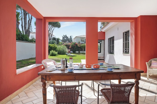 Outdoor dining