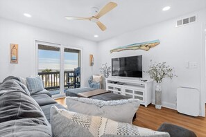 Newly Renovated Unit!