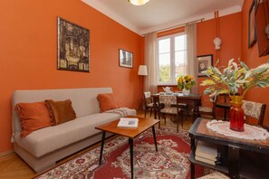 Spacious living room with full equipment. 