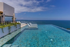 Unobstructed view to the ocean from the rooftop pool