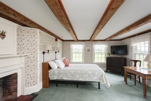 Spacious bedroom 