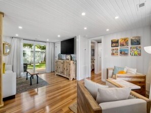 Indoors, Home Decor, Furniture, Living Room, Hardwood