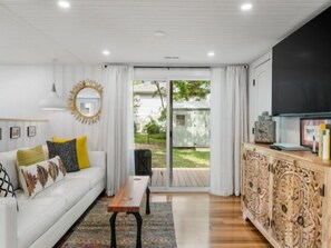 Indoors, Furniture, Living Room, Home Decor, Table