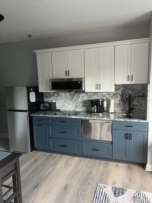 Kitchenette (2)