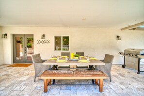 We've provided everything you need to enjoy a meal outside