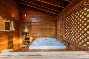 Outdoor Jacuzzi Tub