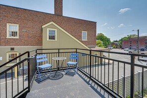 Private Balcony | Free WiFi |  Close to Universities