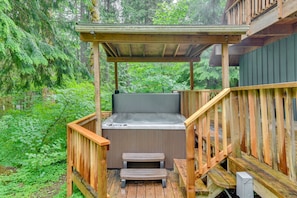 Deck | Private Hot Tub