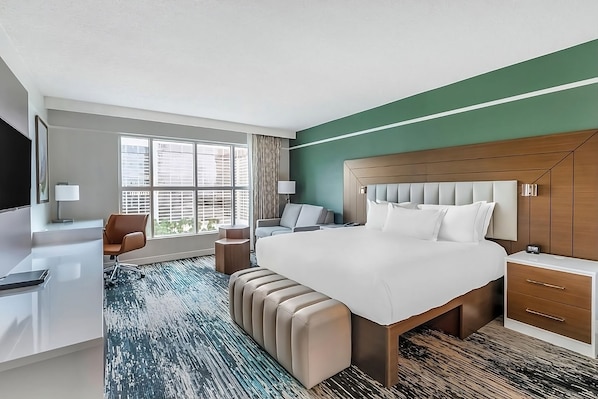 Unit with 1 King size bed. Exact unit will be assigned upon arrival. Views, colors and decor may vary.