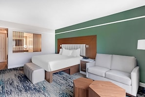 Unit with 1 King size bed. Exact unit will be assigned upon arrival. Views, colors and decor may vary.