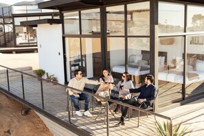 Escape with your friends for a few days to relax.