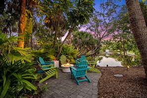 Lounge around the fire place on the water