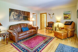 Living Room | Smart TV | Free WiFi