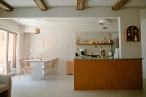 Our professionally curated kitchen mixes modern & organic elements. Fully stocked to enjoy a home cooked meal.