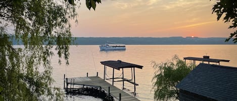 Red Oak Cottage | 3 Bed, 1 Bath | Seneca Lake Waterfront | Private Dock & Boat Lift | Boat is Not Included