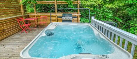 Outdoor spa tub