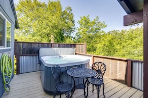 Private Balcony w/ Hot Tub
