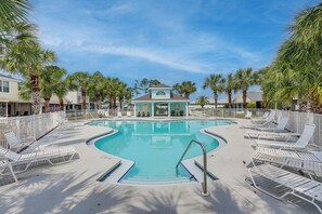 Palm Cove Community Pool