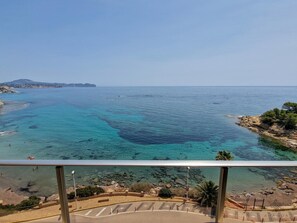 Atemberaubende Aussicht von der Terrasse der Wohnung.