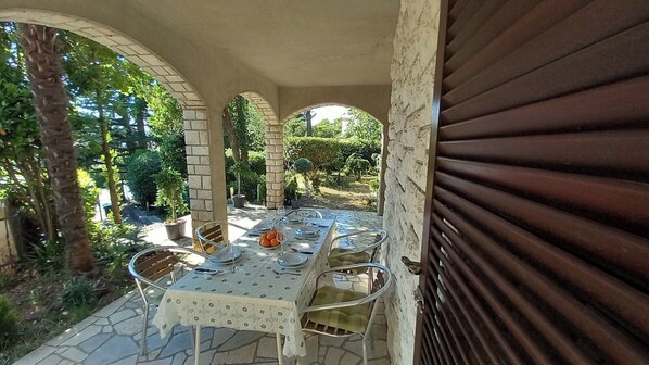 Outdoor dining