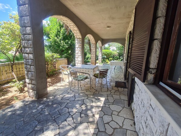 Outdoor dining